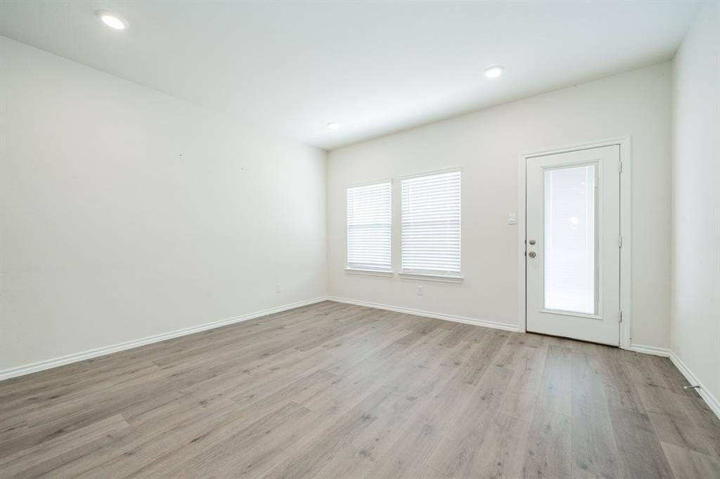 904 Sunrise Ln - Photo 5 of 38