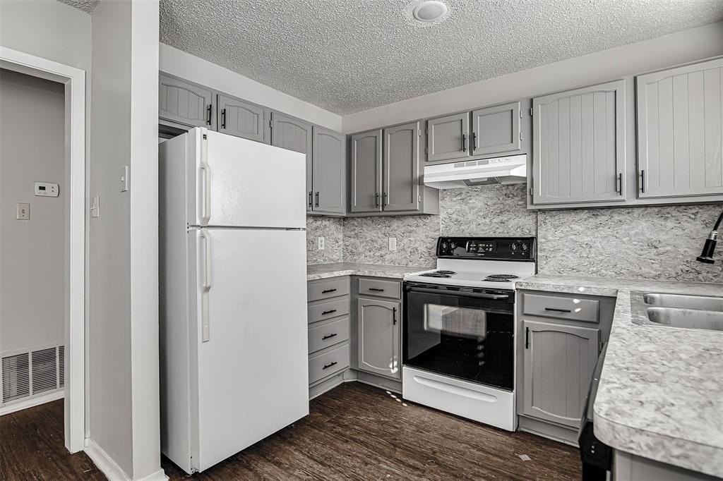 1403 Courtney Pl #D - Photo 6 of 19