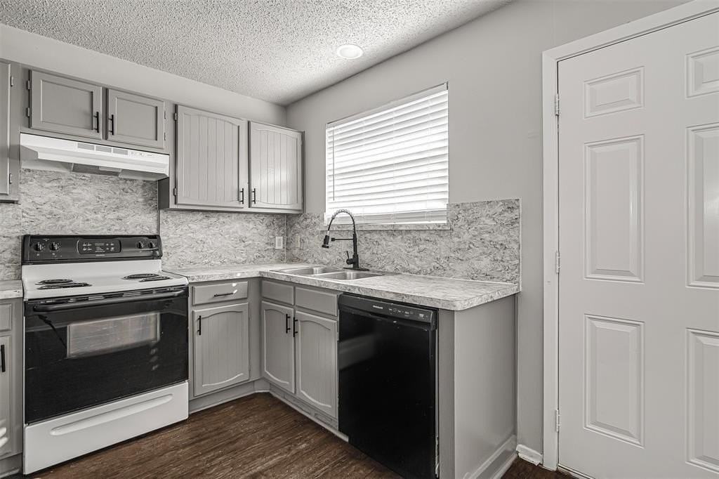 1403 Courtney Pl #D - Photo 7 of 19