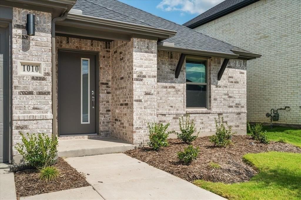 1010 Honeydew Ln - Photo 2 of 31