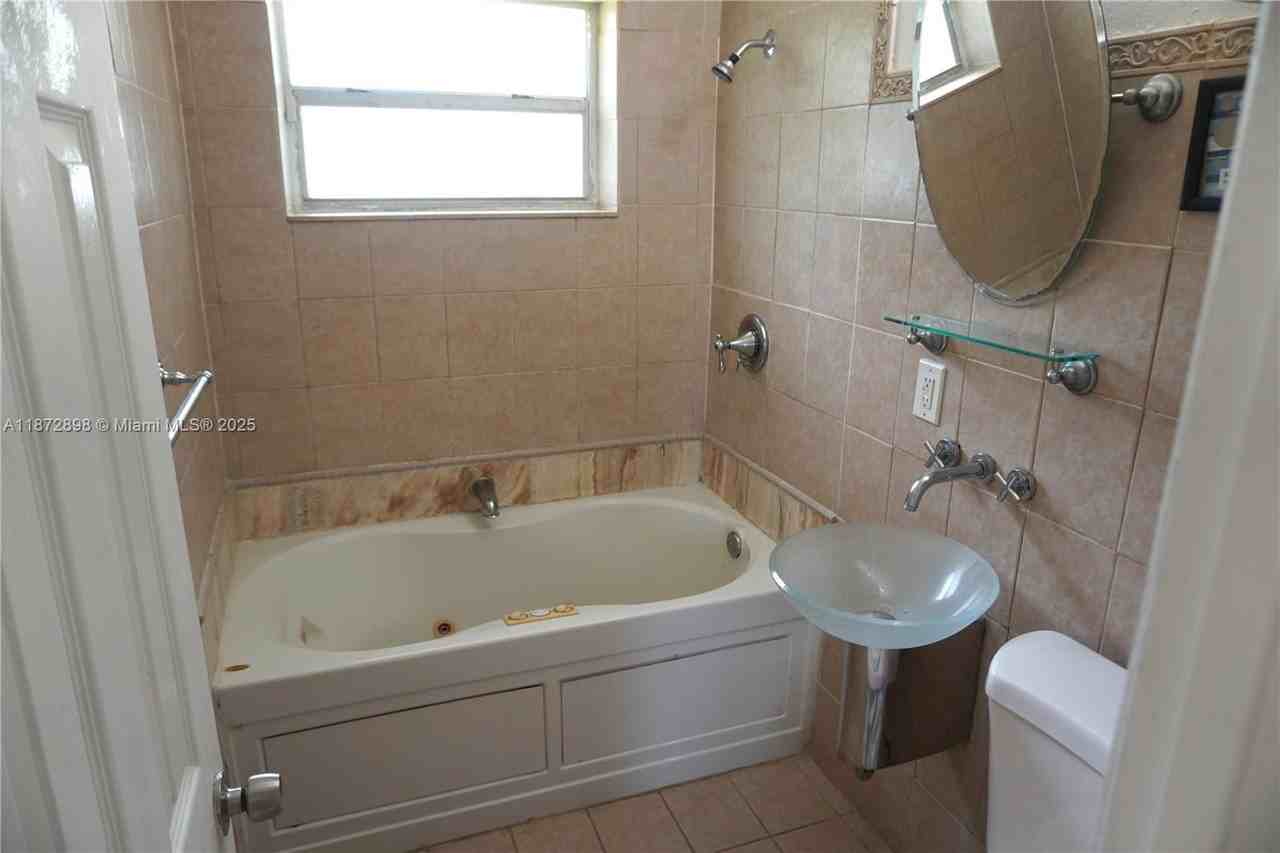 1000 Ne 13th Ave - Photo 3 of 8