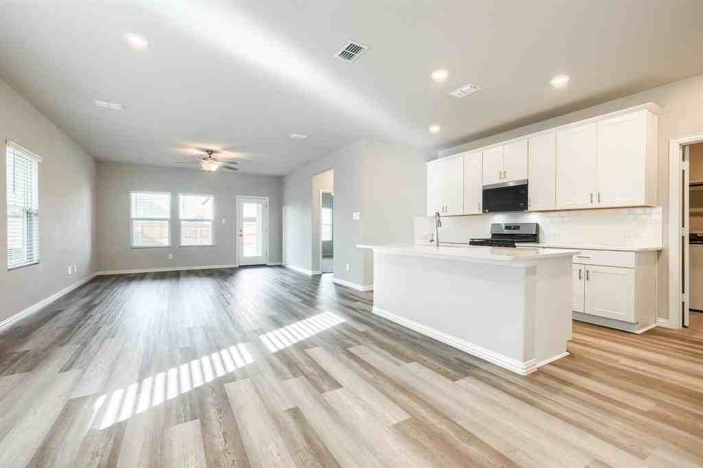 620 Hemingway Ln - Photo 4 of 27