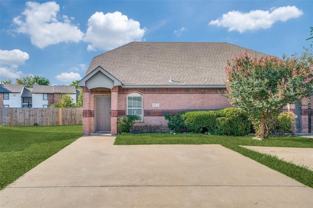 325 Queens Ct S #A - Photo 1 of 1