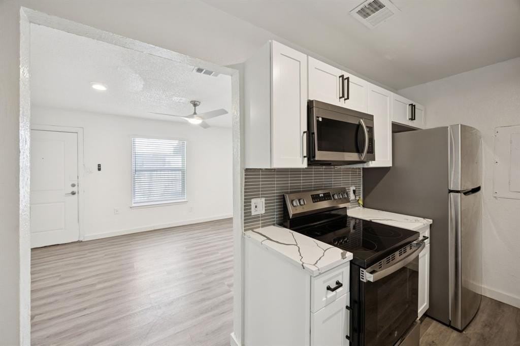 809 West Broadus Street - Photo 3 of 18