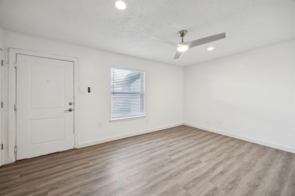 809 West Broadus Street - Photo 4 of 18