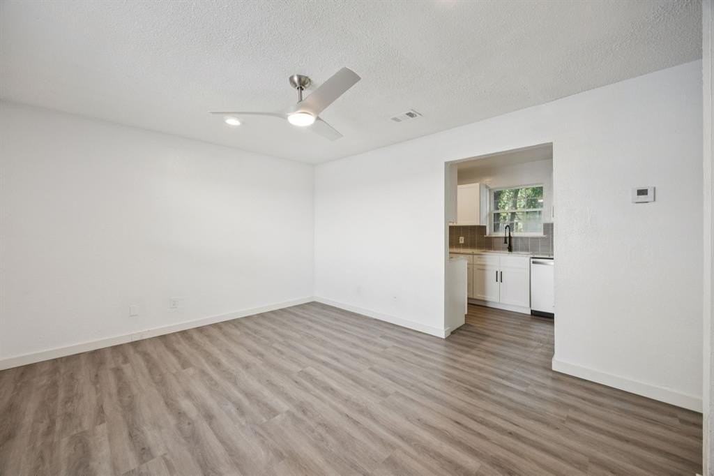 809 West Broadus Street - Photo 5 of 18