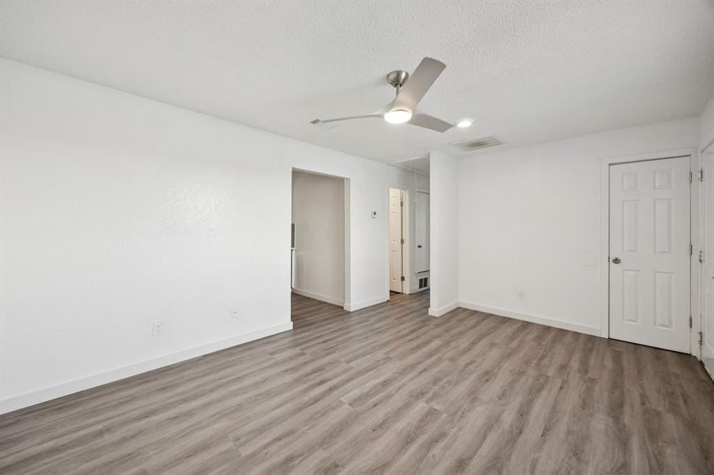 809 West Broadus Street - Photo 6 of 18