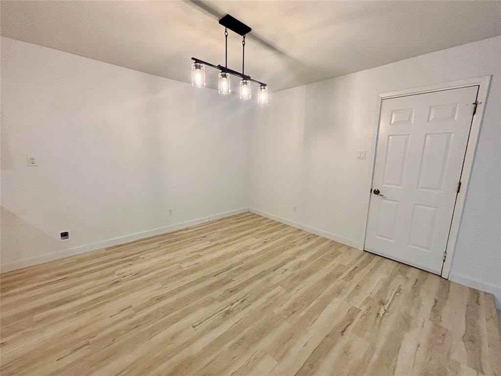 8835 Township Court - Photo 5 of 20