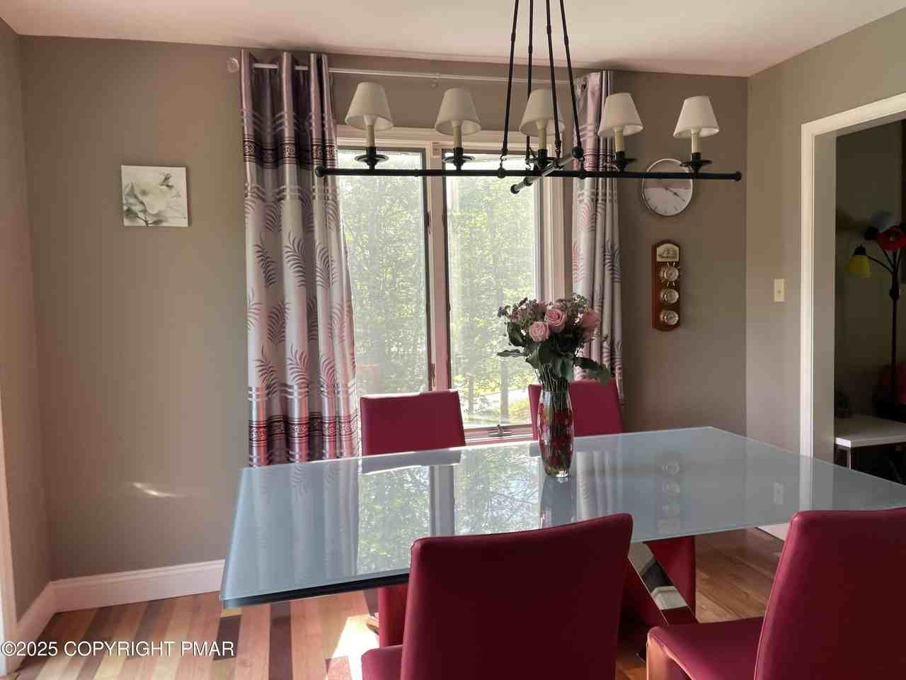 175 Circle Dr - Photo 4 of 39