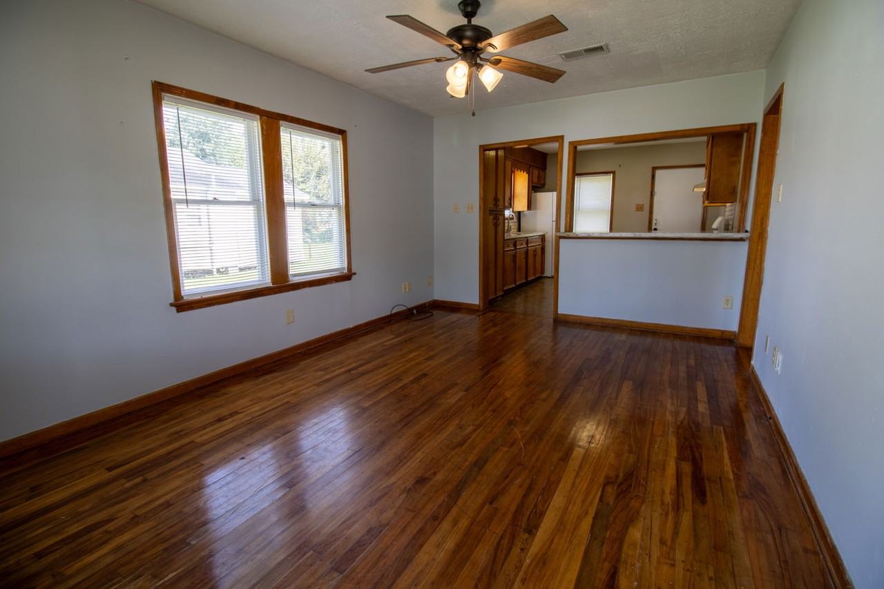 910 Falls St - Photo 2 of 8