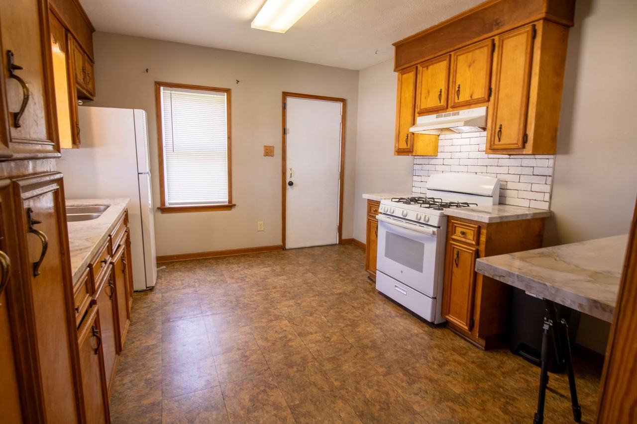 910 Falls St - Photo 4 of 8