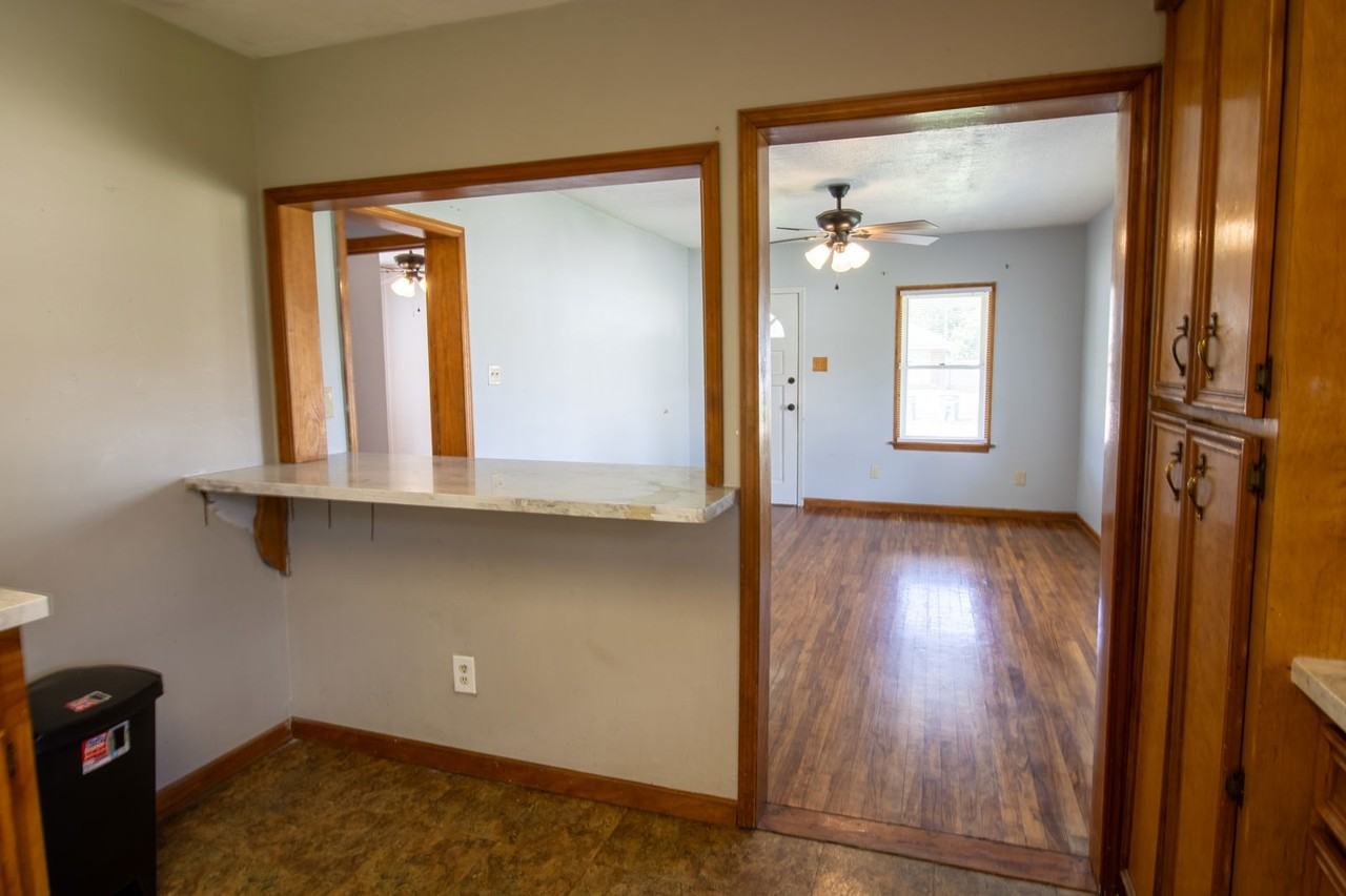 910 Falls St - Photo 6 of 8