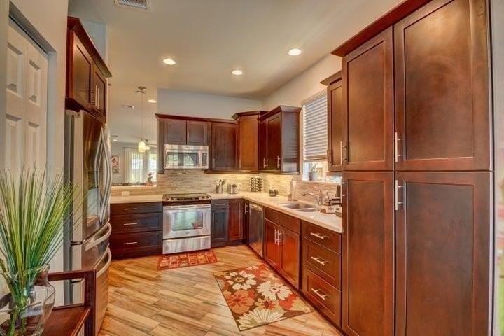 1135 Northeast 3rd Avenue - Photo 5 of 28