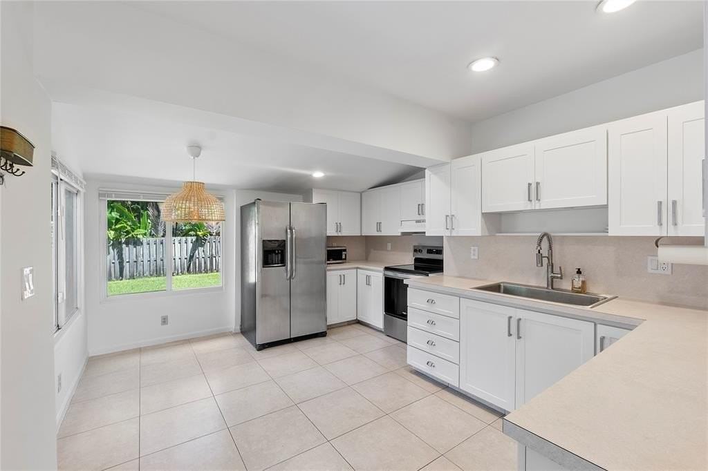 931 Sw 21st Ct - Photo 3 of 13