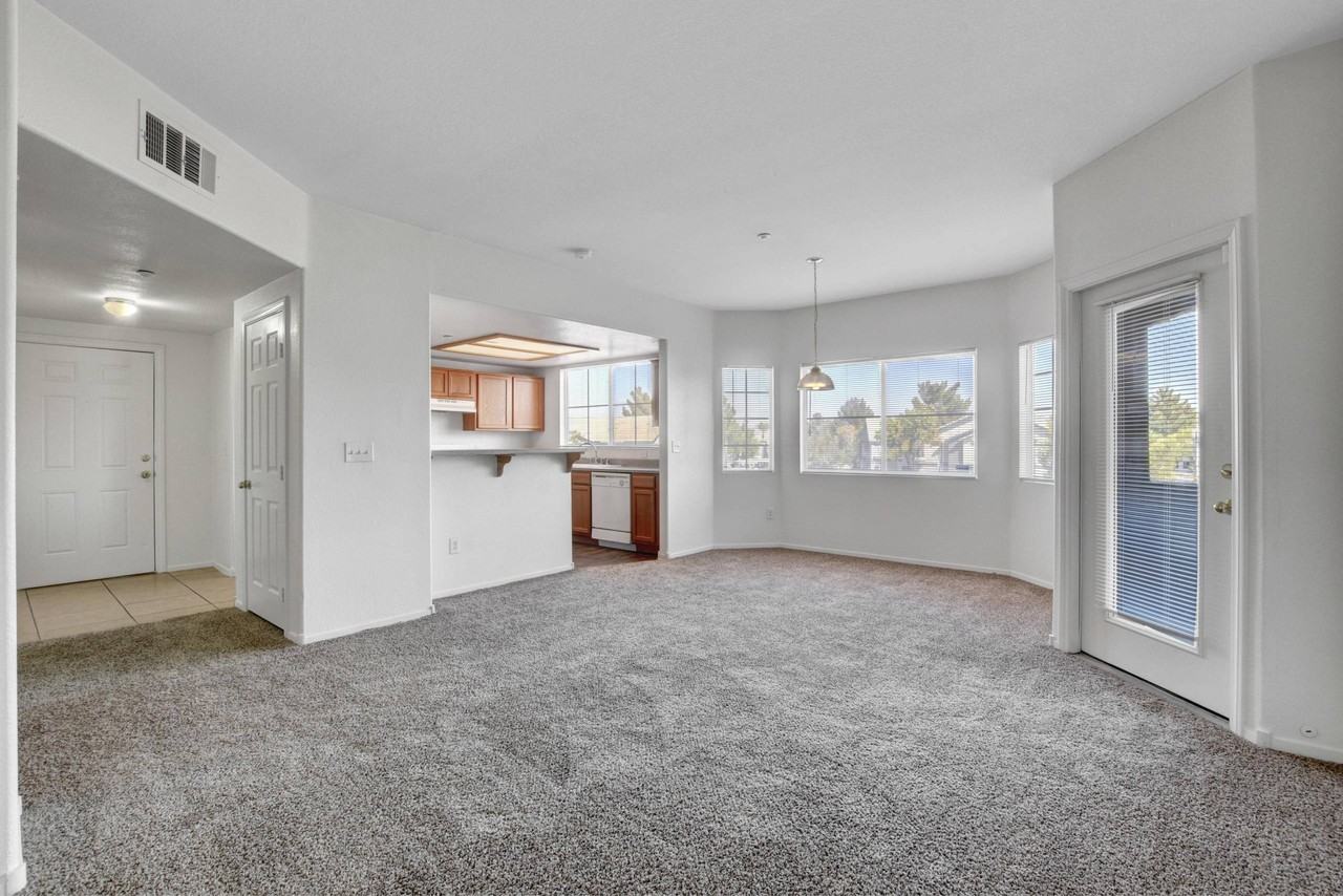 Aspen Peak Condominiums - Photo 4 of 50