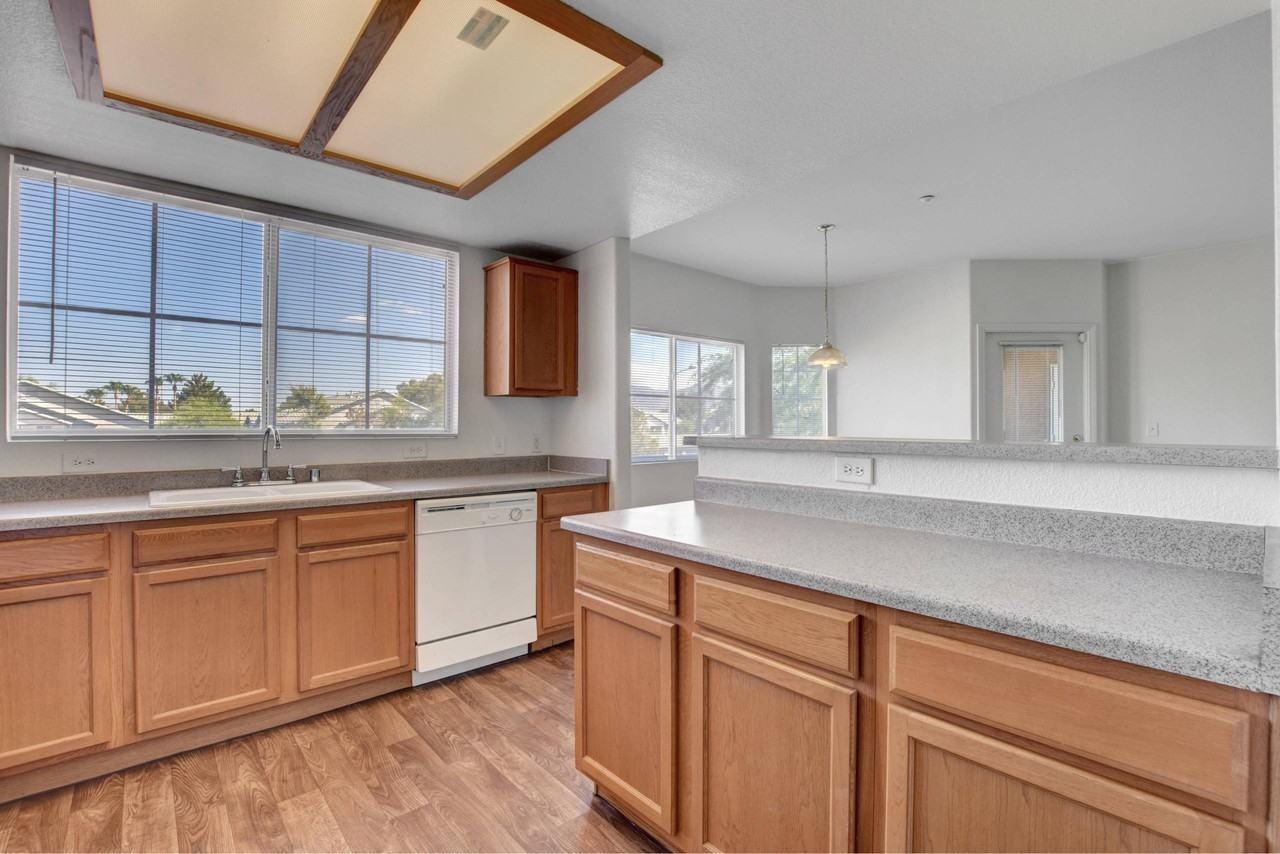 Aspen Peak Condominiums - Photo 6 of 50