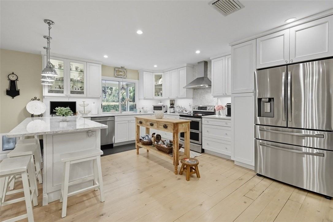 902 Tides Rd - Photo 3 of 25