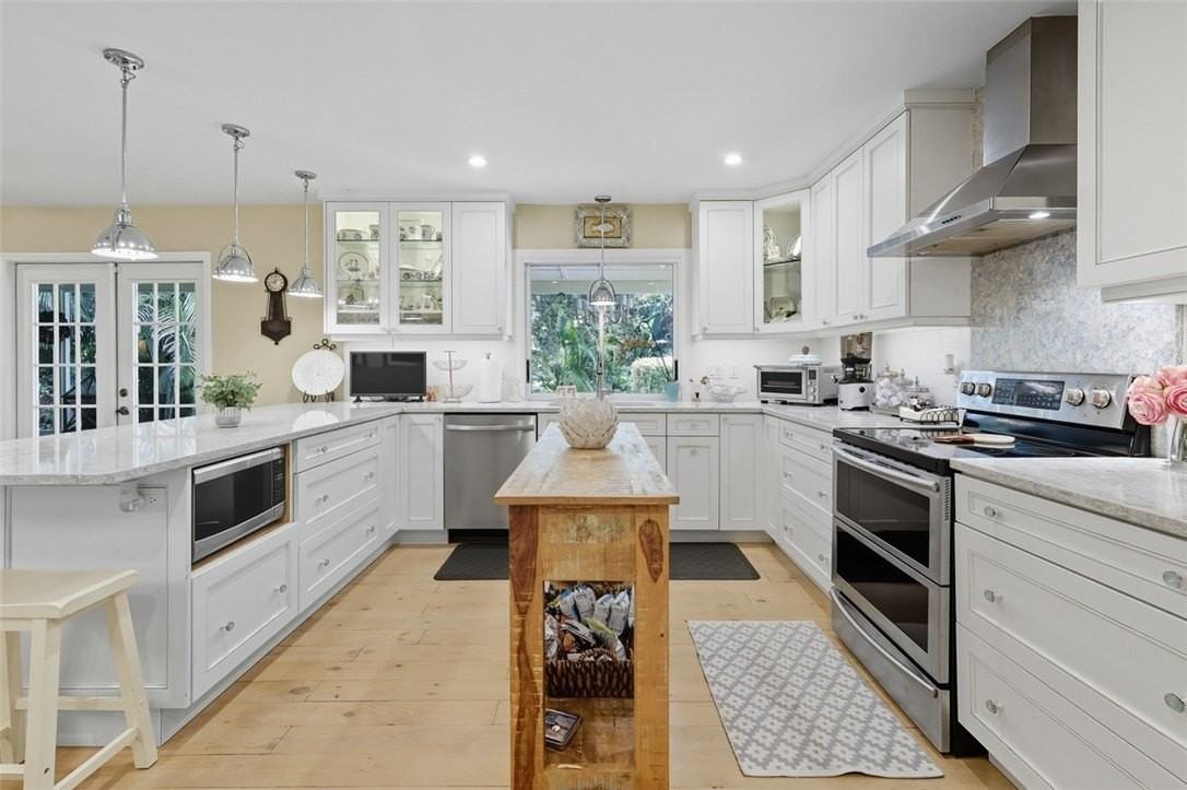 902 Tides Rd - Photo 4 of 25