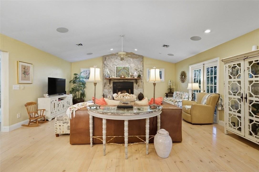 902 Tides Rd - Photo 7 of 25