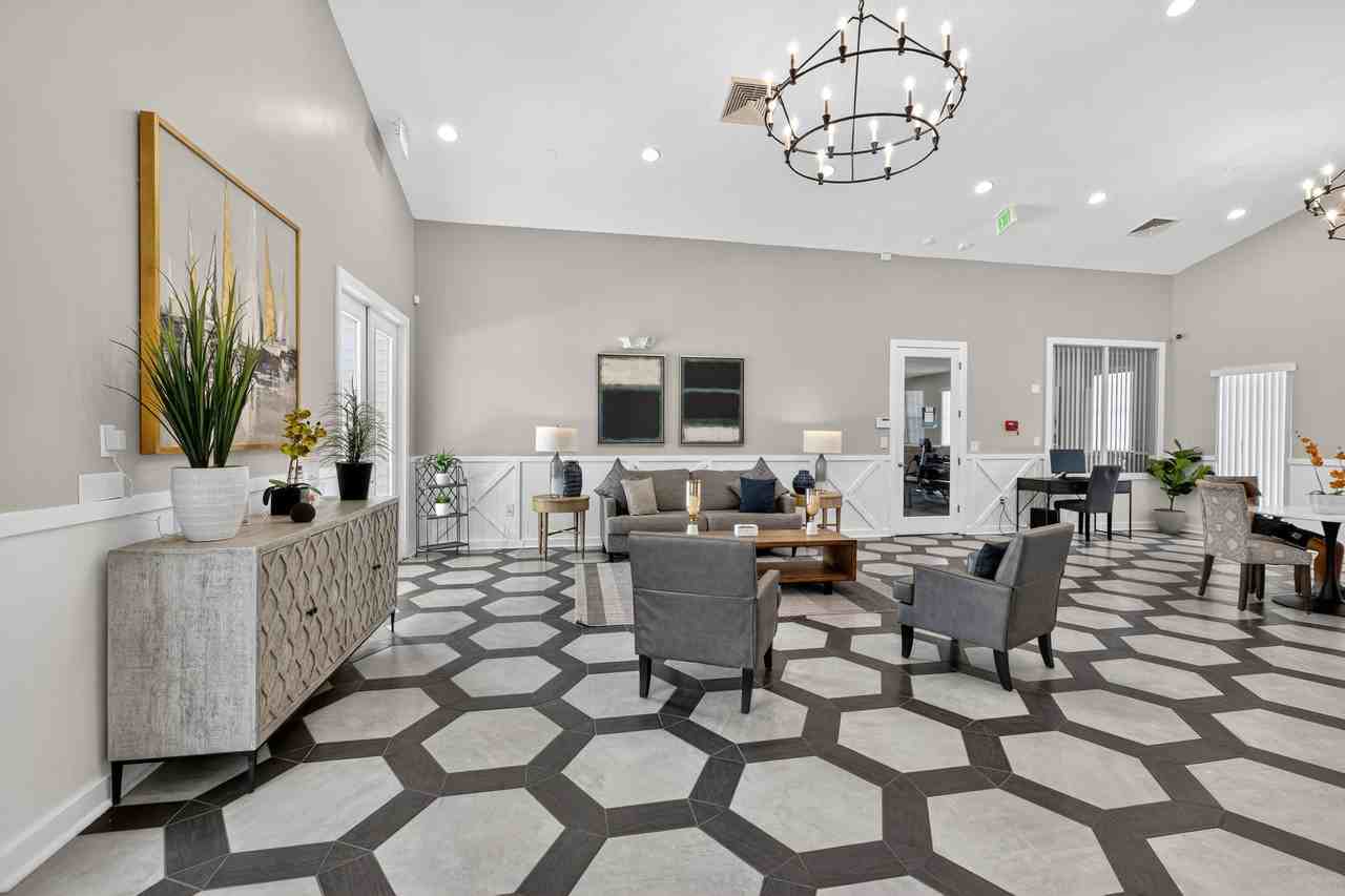 Mer Soleil Apartments - Photo 2 of 24