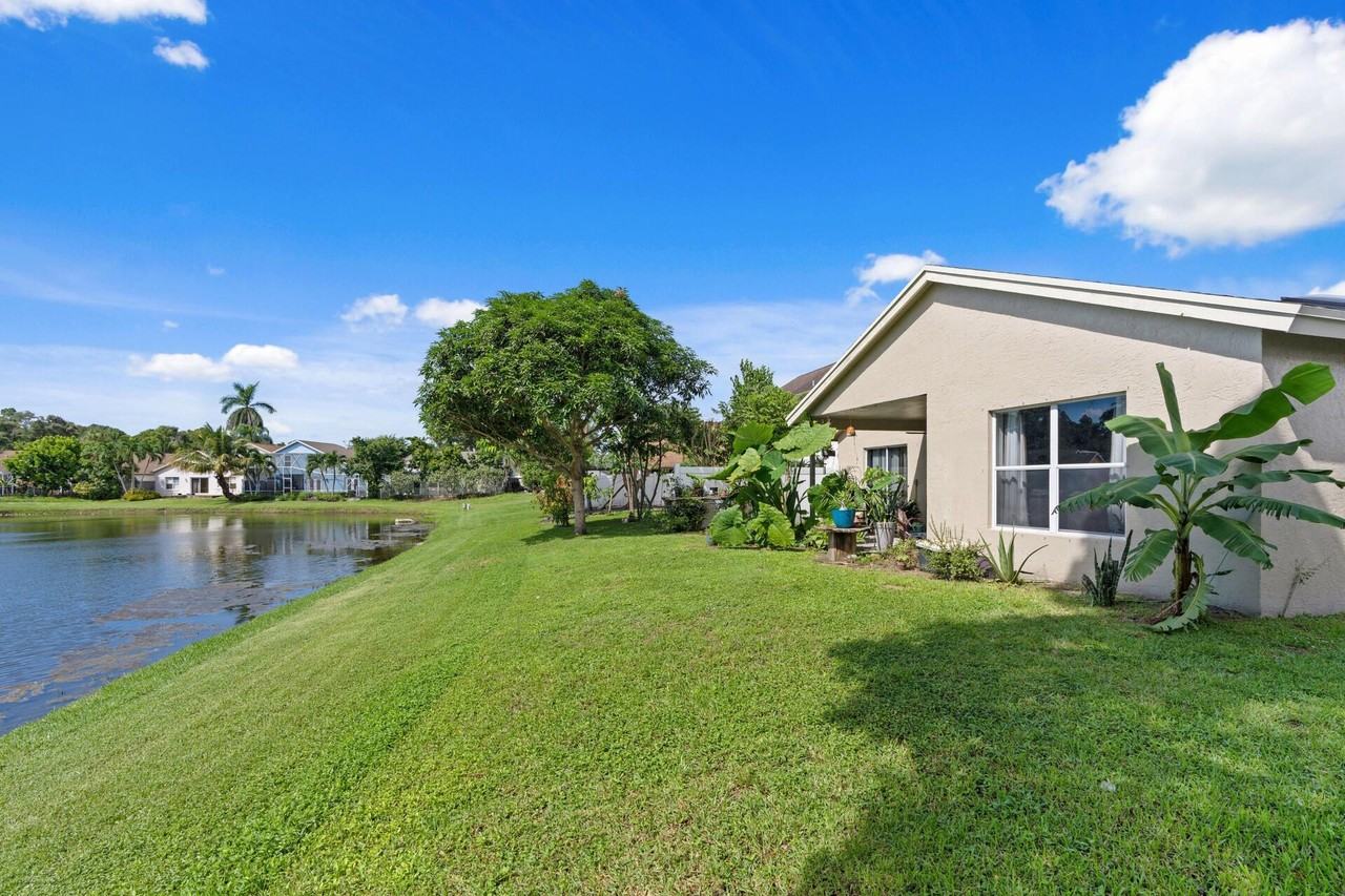 5078 Willow Pond Rd W - Photo 2 of 18