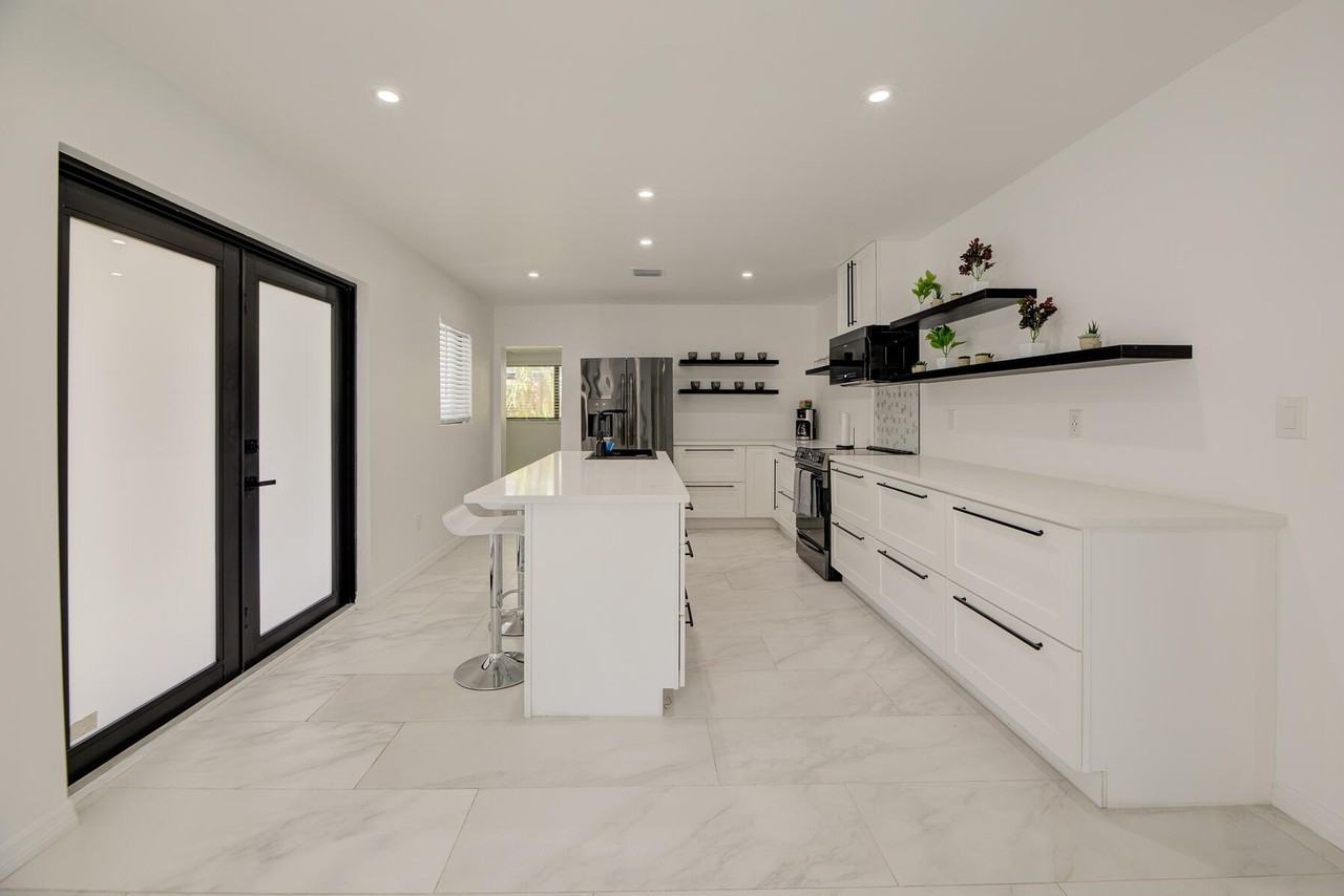 3000 Ne 21st Ter - Photo 6 of 17