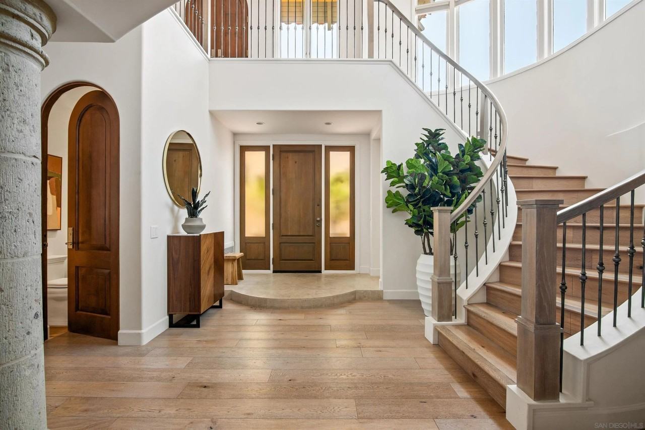 7729 Ivanhoe Ave - Photo 2 of 28