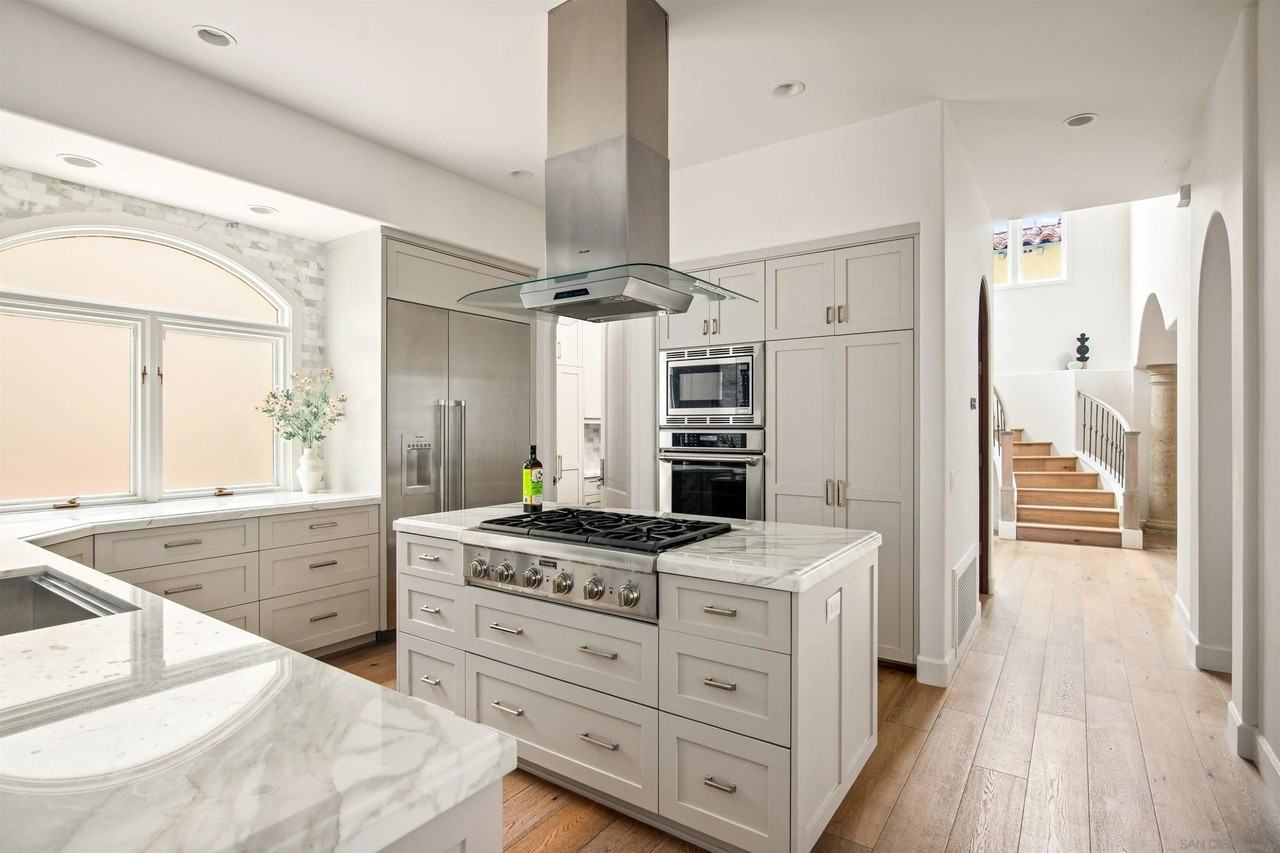 7729 Ivanhoe Ave - Photo 3 of 28