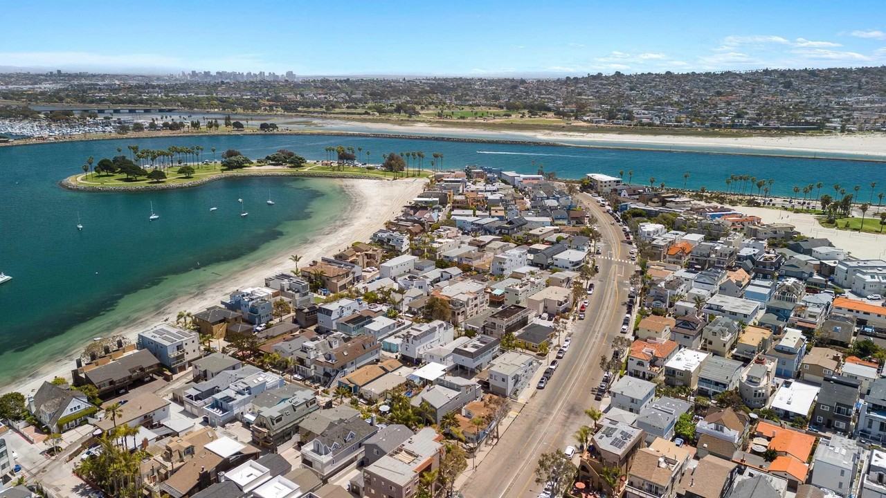 805 Brighton Ct - Photo 2 of 35