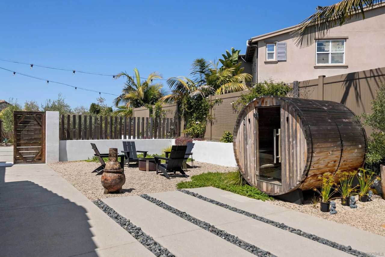 809 Sandy Ct - Photo 4 of 34