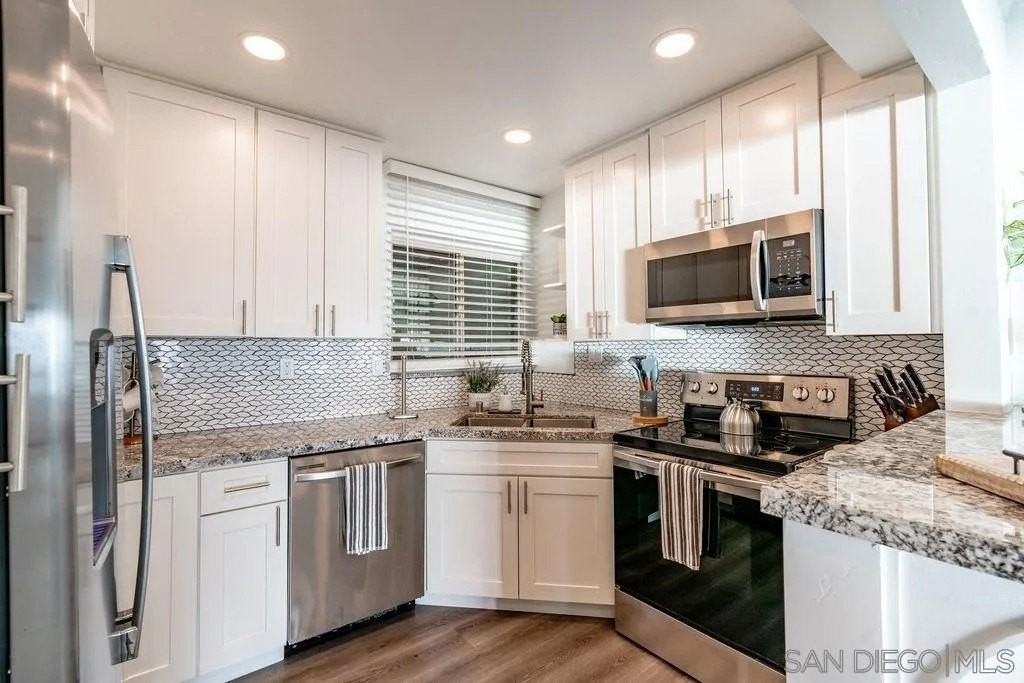 6529 Neptune Pl - Photo 4 of 24