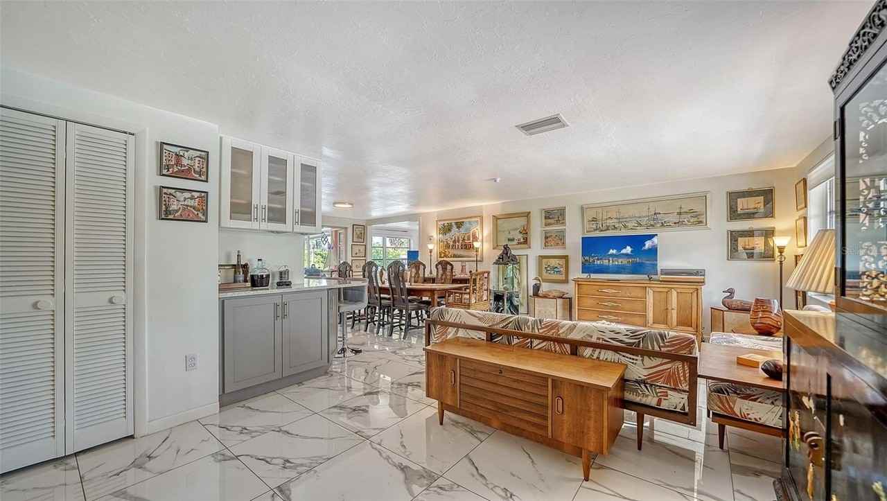 641 Coral Dr - Photo 4 of 50