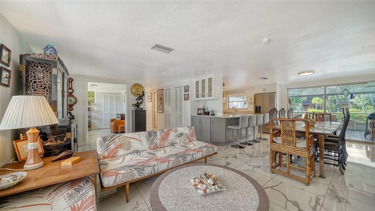 641 Coral Dr - Photo 5 of 50