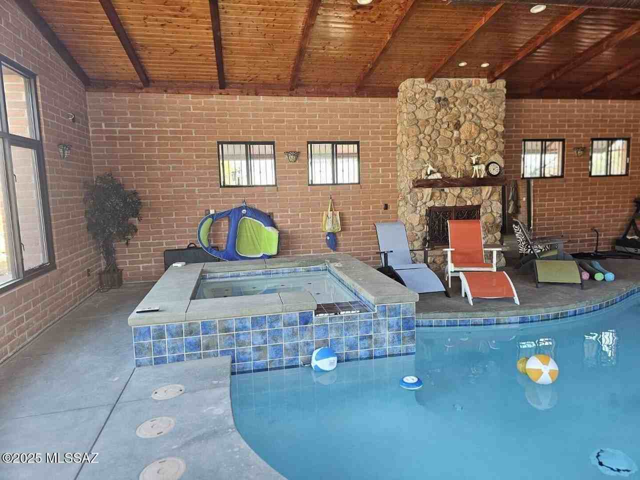 7040 North Montecatina Drive