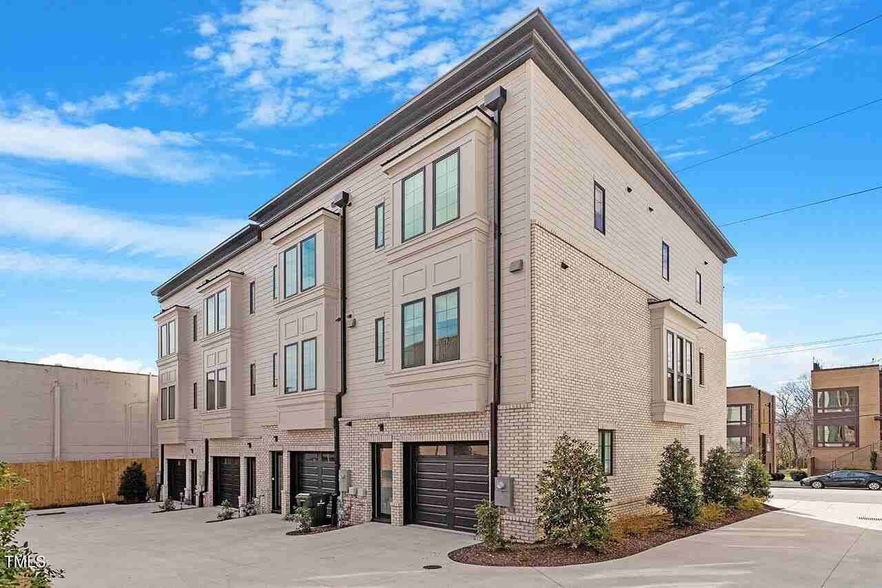 613 S West St - Photo 2 of 36