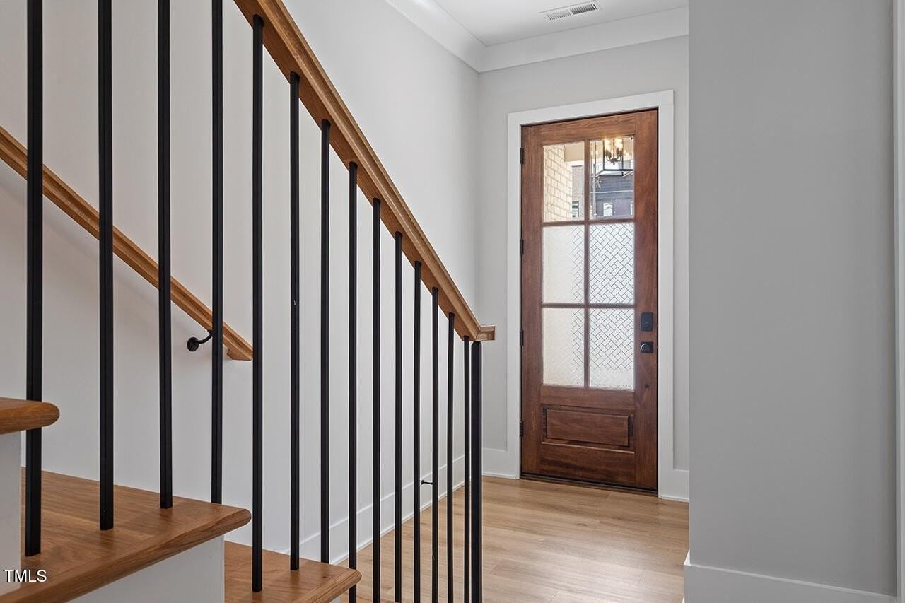 613 S West St - Photo 5 of 36