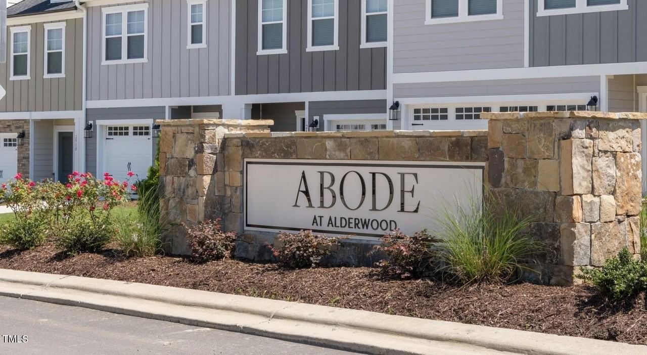 834 834 Macassar Lane unit: Holden - 37 - Photo 2 of 21