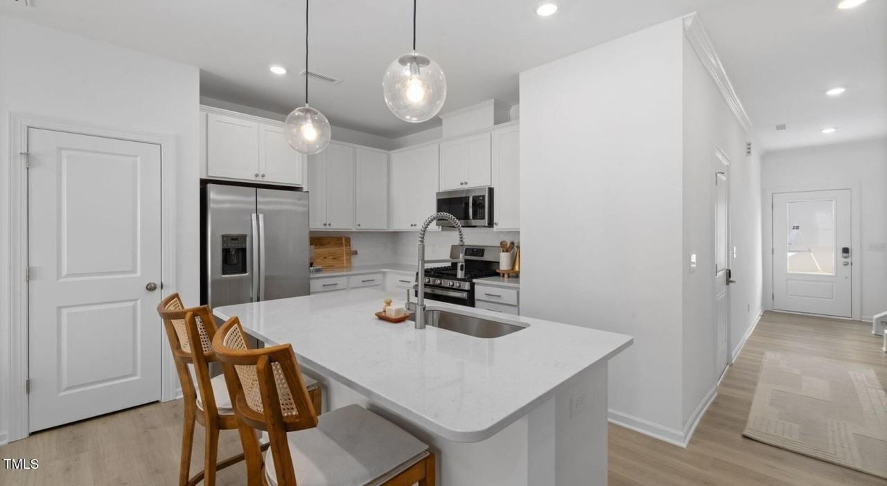 834 834 Macassar Lane unit: Holden - 37 - Photo 5 of 21