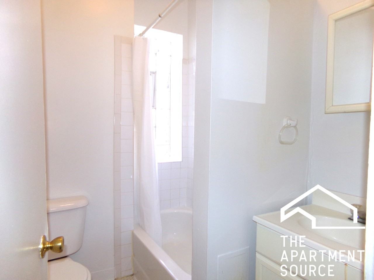 6916 N Lakewood Ave #210 - Photo 3 of 4