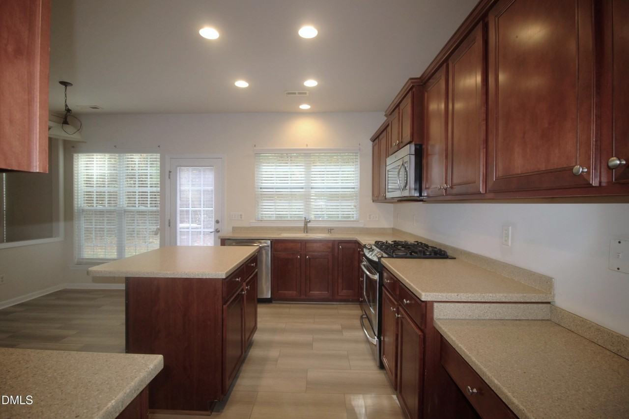 350 Euphoria Cir - Photo 5 of 31