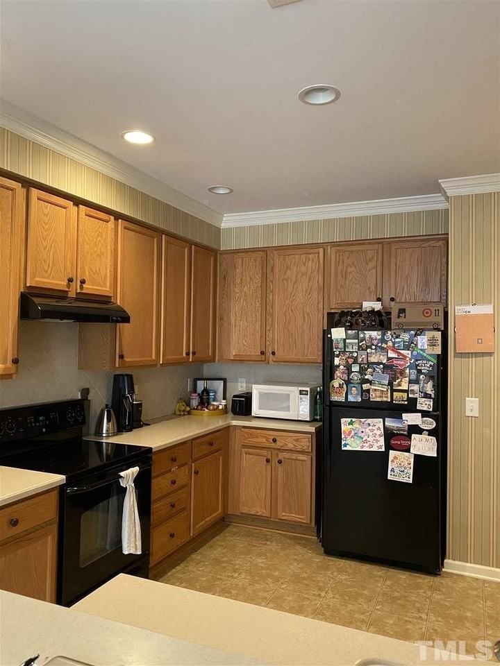 4705 Lawhorn St - Photo 7 of 9