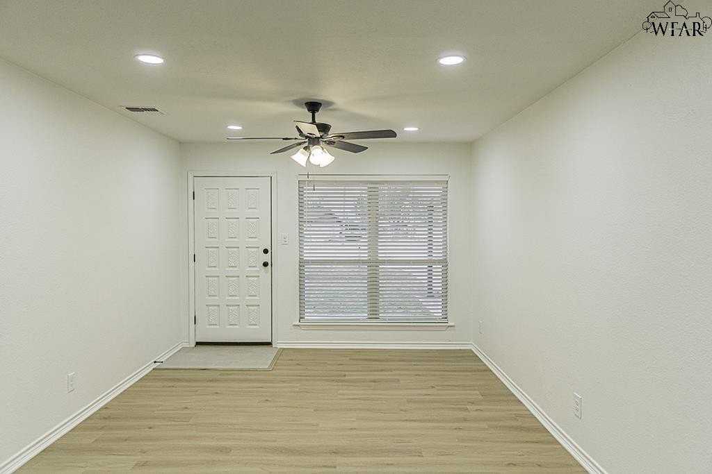 1020 W Highway St - Photo 5 of 26