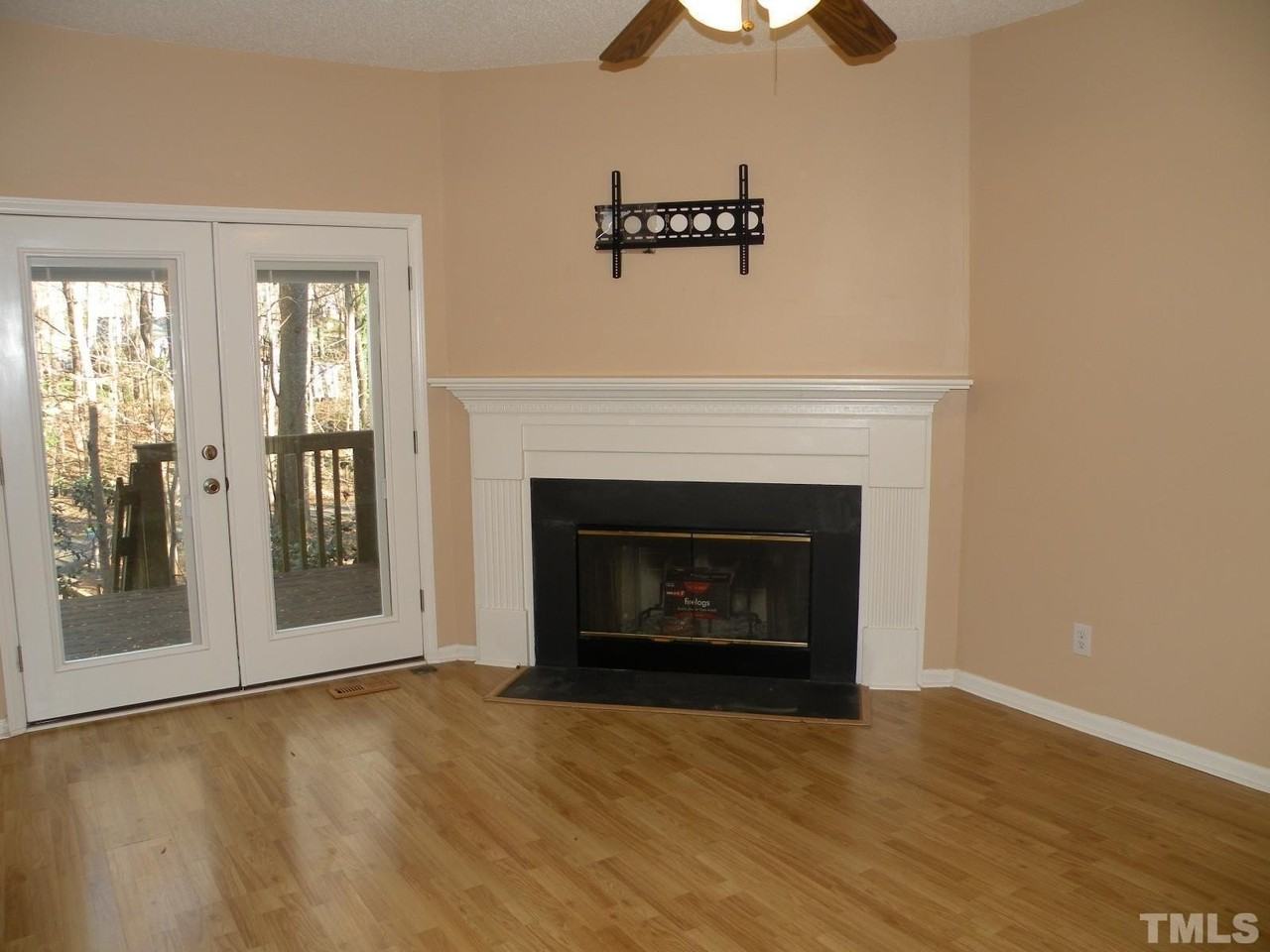 123 Charter Ct - Photo 2 of 5