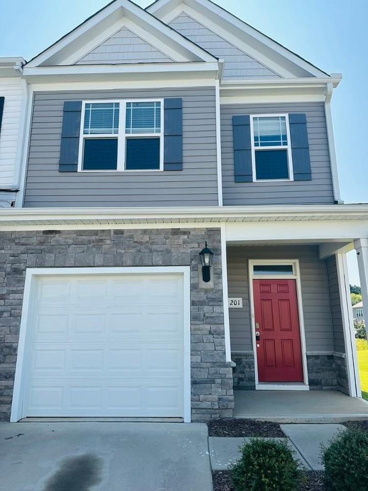 201 Liam St - Photo 4 of 20