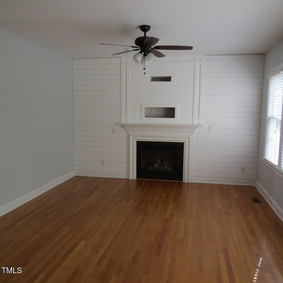 215 Stone Monument Dr - Photo 5 of 20