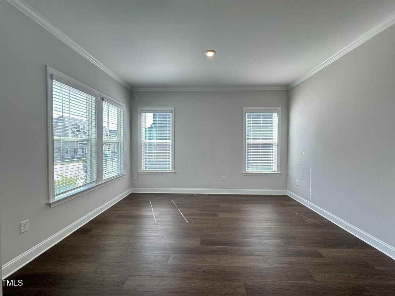 1105 Village View Ln - Photo 2 of 26