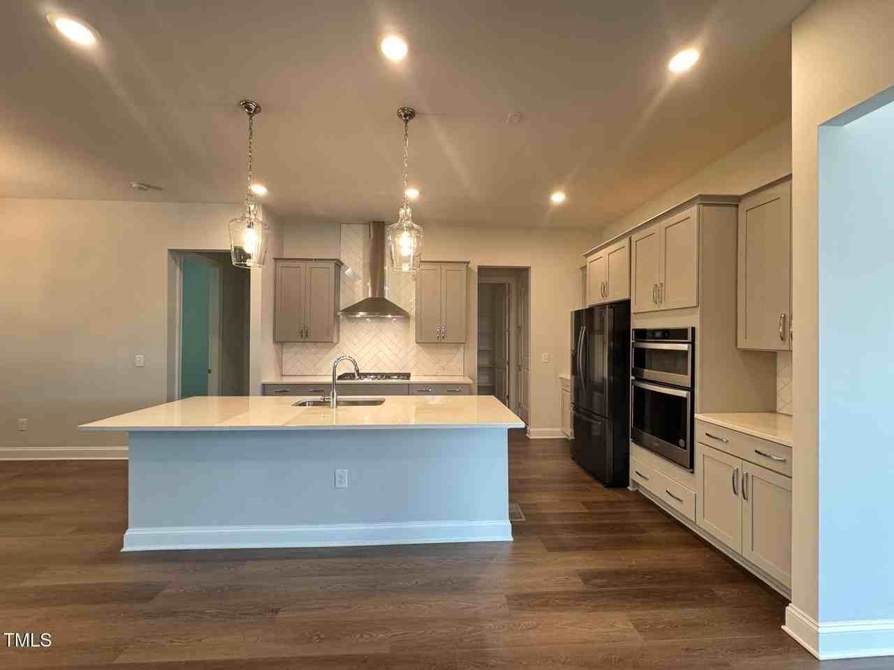 1105 Village View Ln - Photo 3 of 26