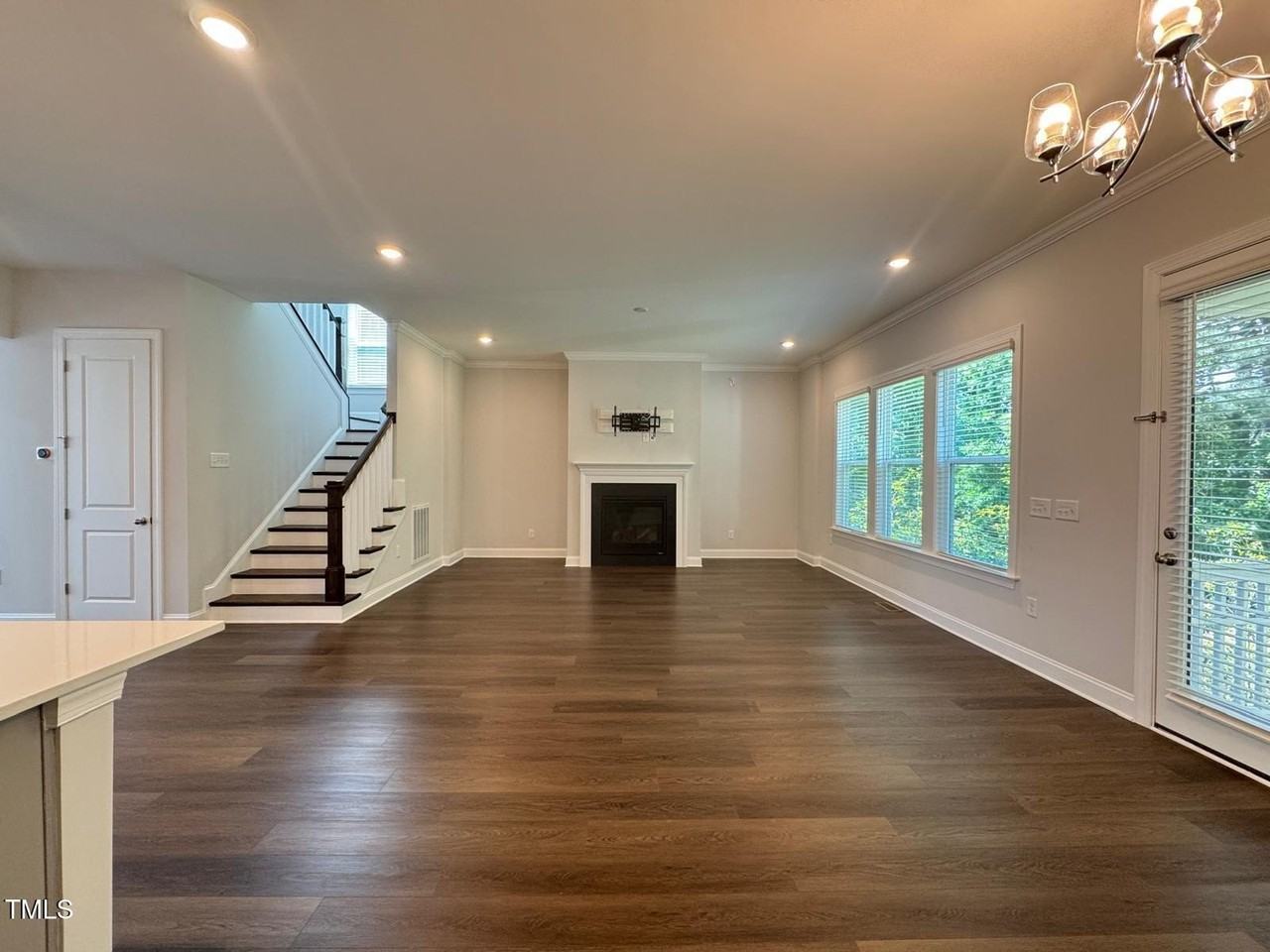 1105 Village View Ln - Photo 6 of 26