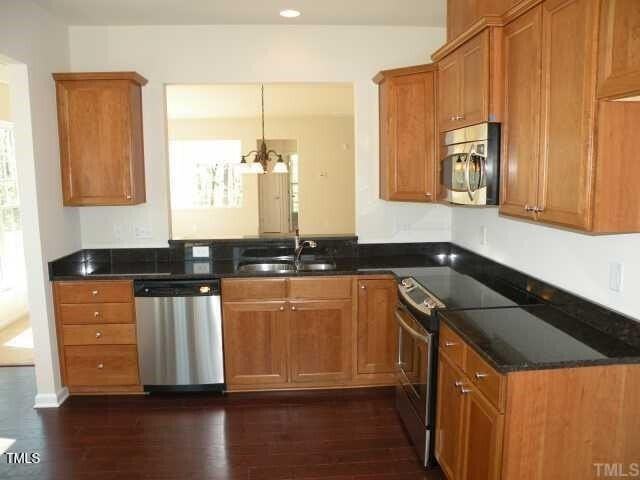 714 Hornchurch Loop - Photo 3 of 12