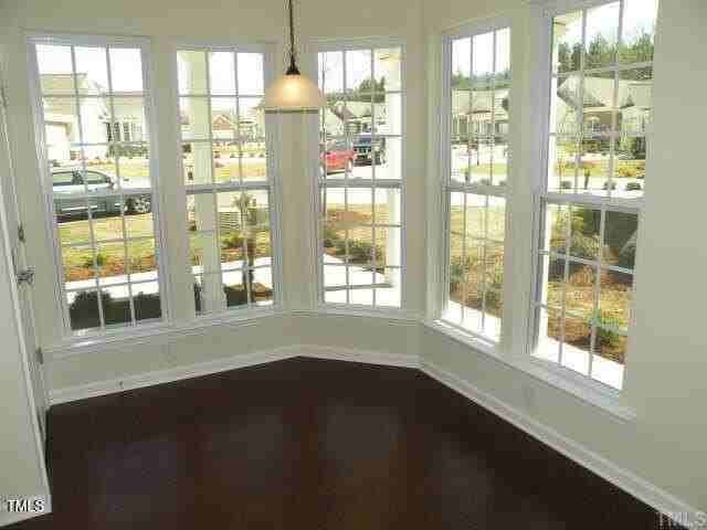 714 Hornchurch Loop - Photo 4 of 12